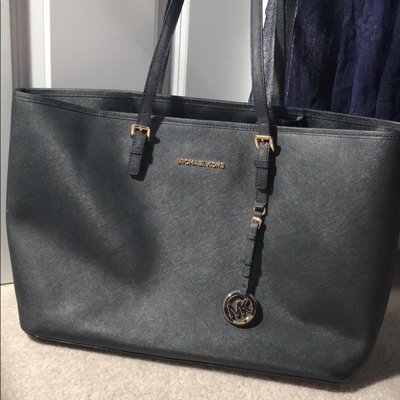 Michael Korea’s Jet Set purse - Picture 2 of 8